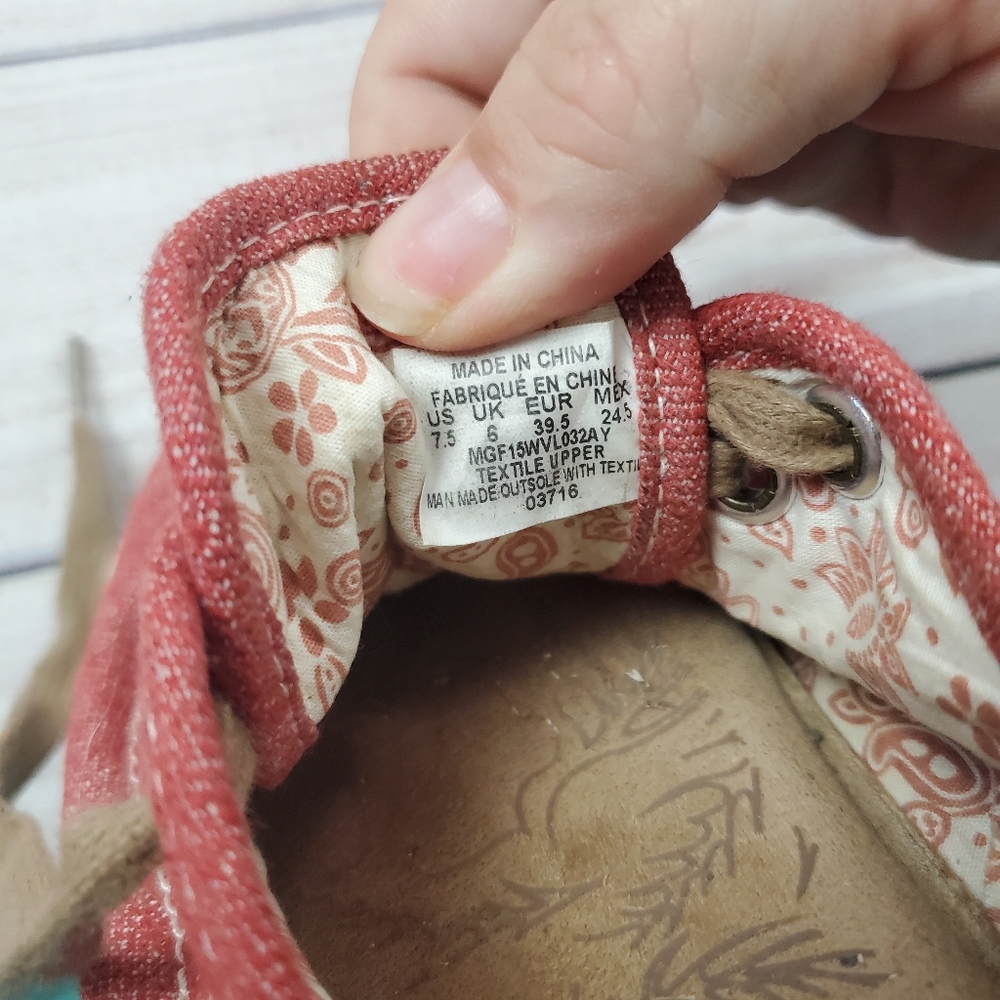 Margaritaville flat sneakers, faded red 7.5 - Picture 7 of 7